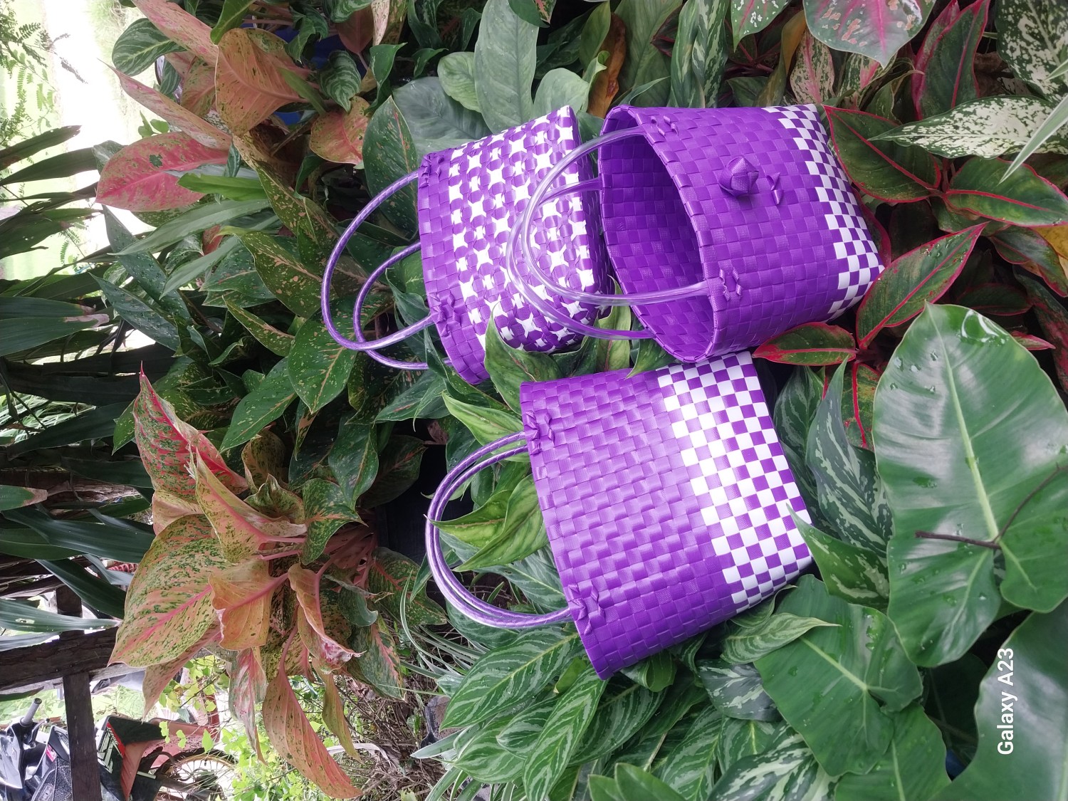 กรเเป๋าสานจากเส้นพลาสติก