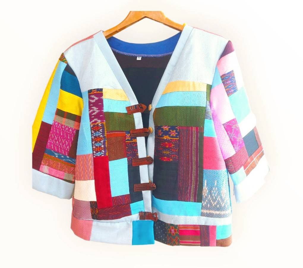 เสื้อผ้าไหมแท้ต่อลาย