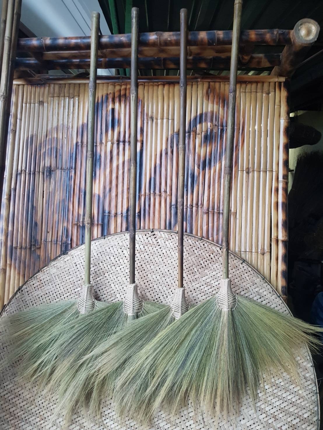 ไม้กวาดมุกดาหาร