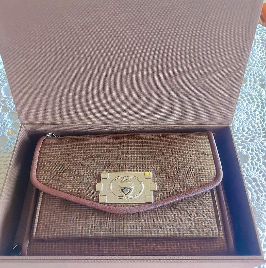 กระเป๋าผ้าไหมแฟชั่น ลายสมอมีสายสะพาย