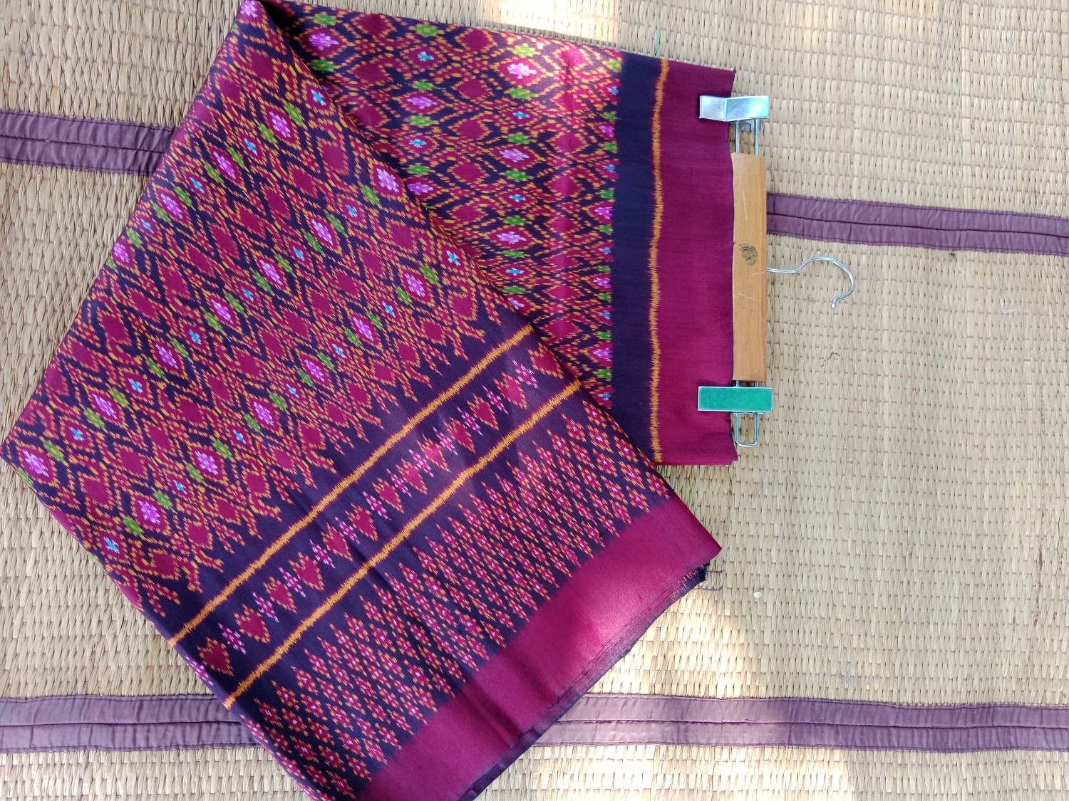 ผ้าไหมมัดหมี่ลาย