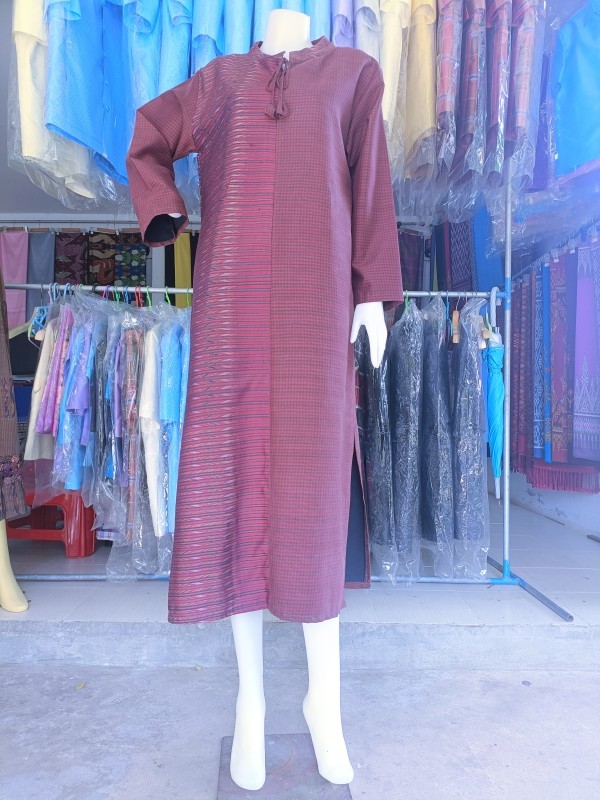 ชุดเดรสไหมเก่าอัดกาว