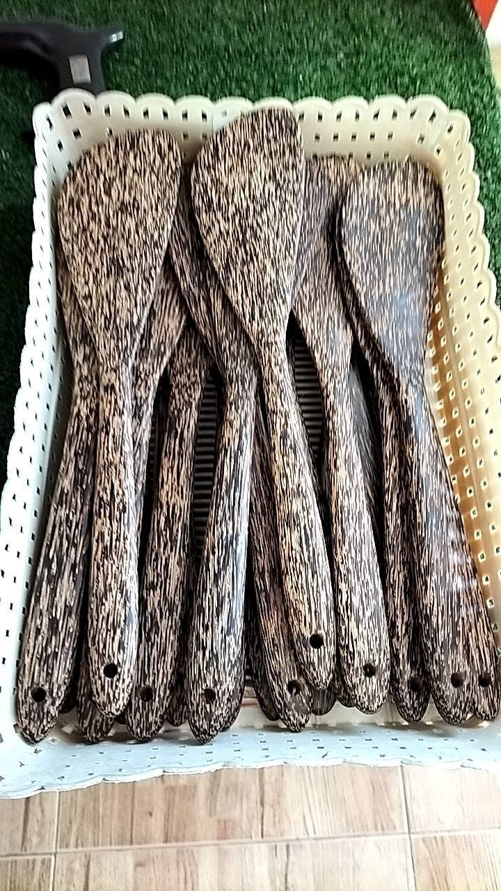 ตะหลิวไม้