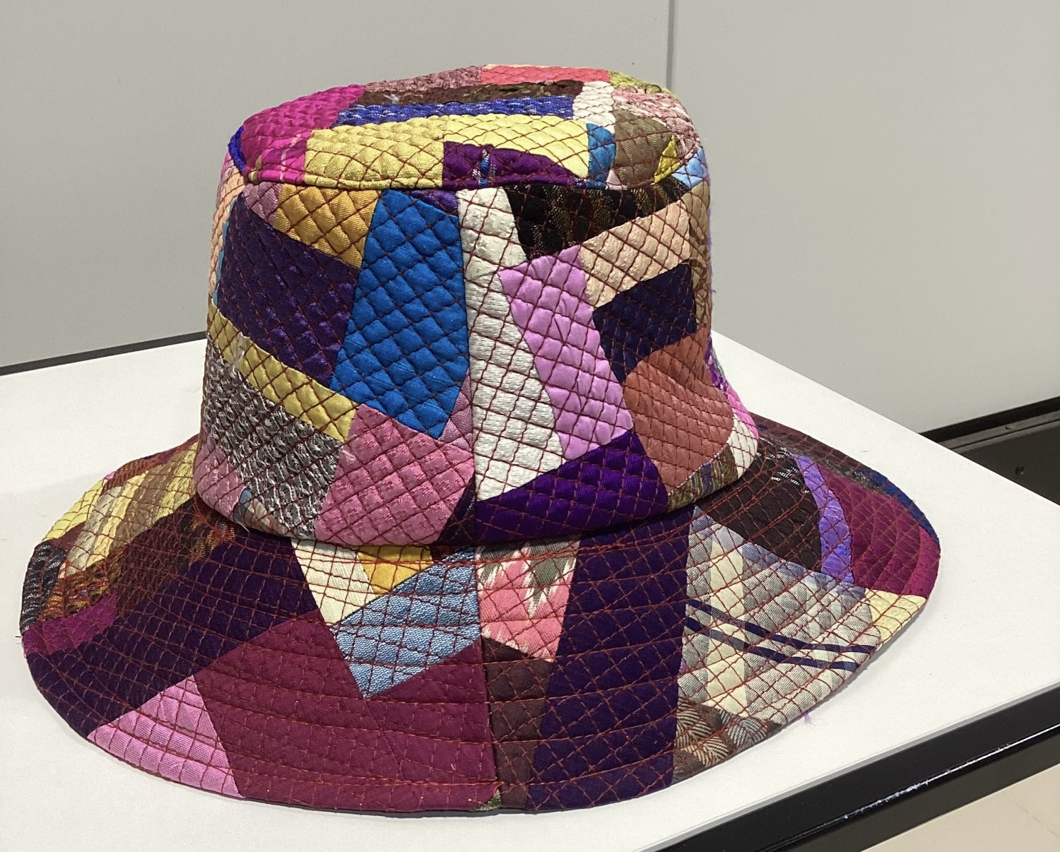 หมวกแปรรูปจากผ้าไหม