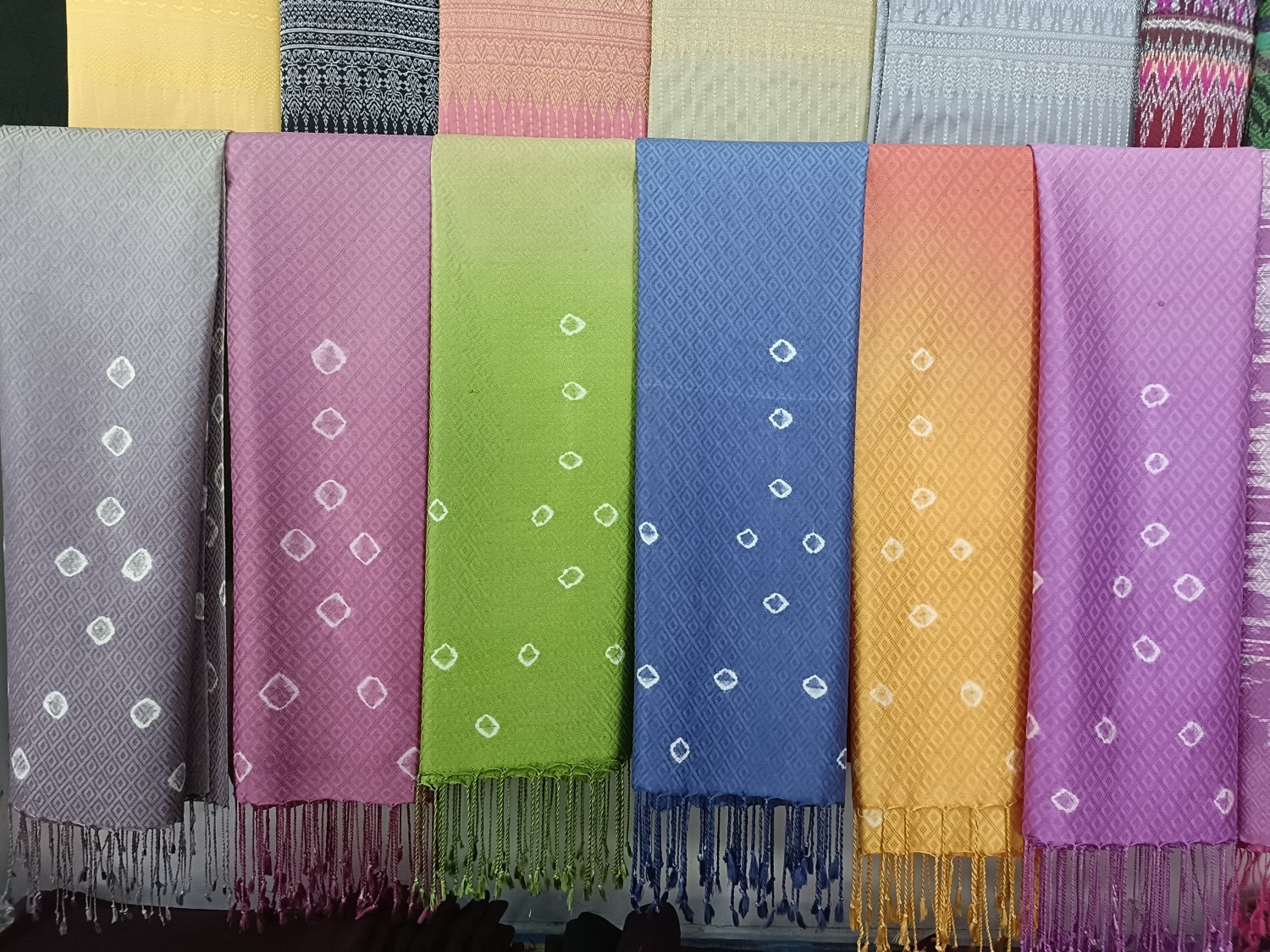 ผ้าพันคอ มัดย้อมและสไลด์สี