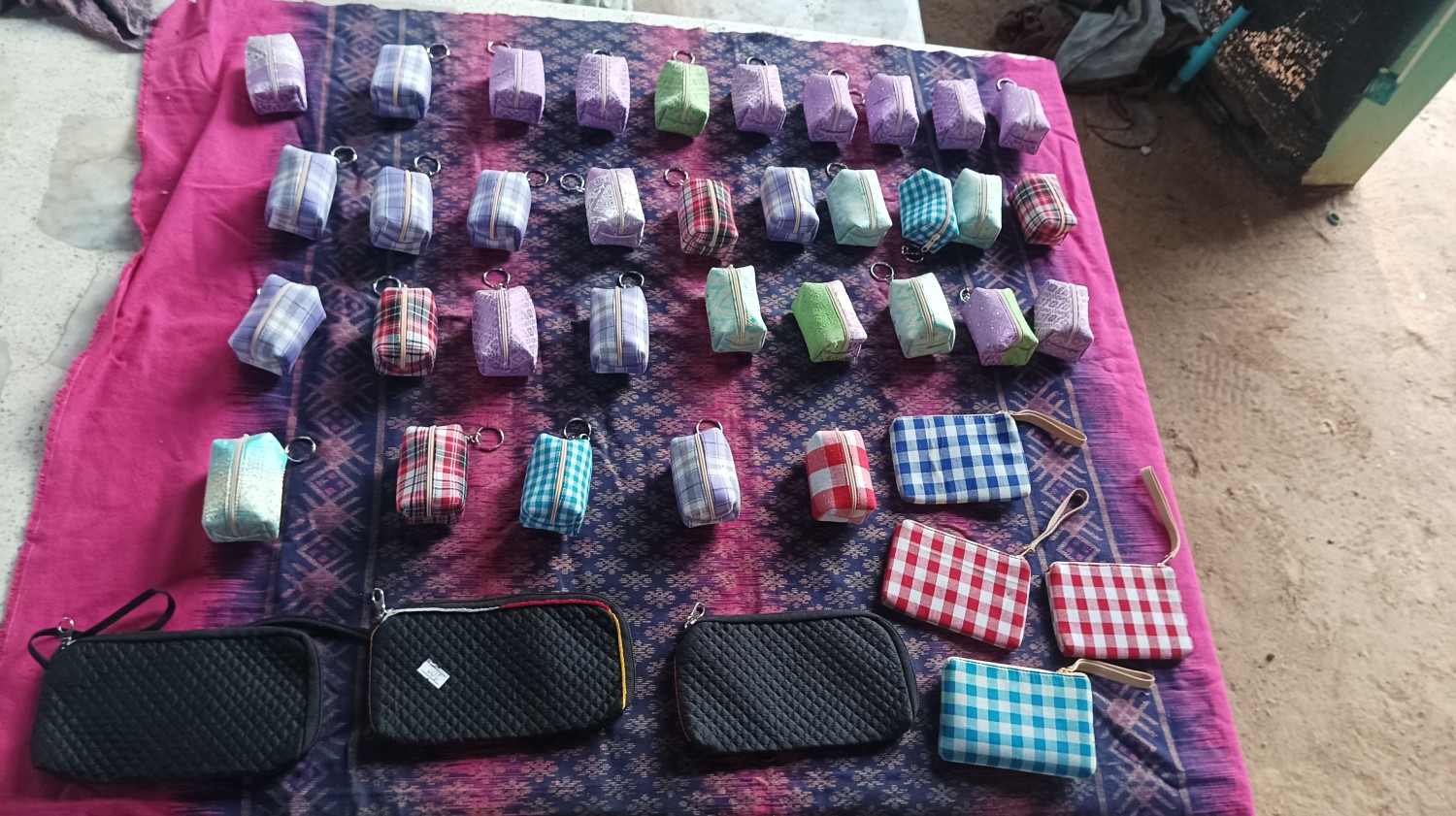 กลุ่มทอผ้าไหมพื้นเมืองชาวกูย