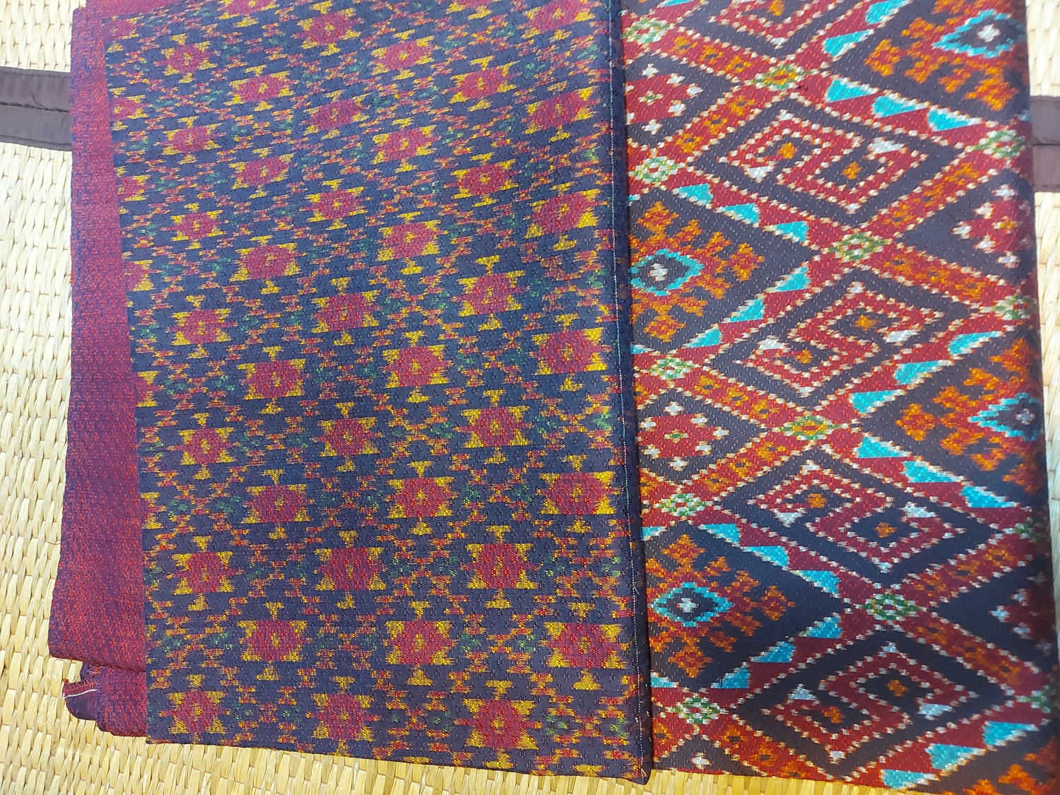 ผ้าไหมคุมมัดหมี่ ยกดอก 6 ตะกอ