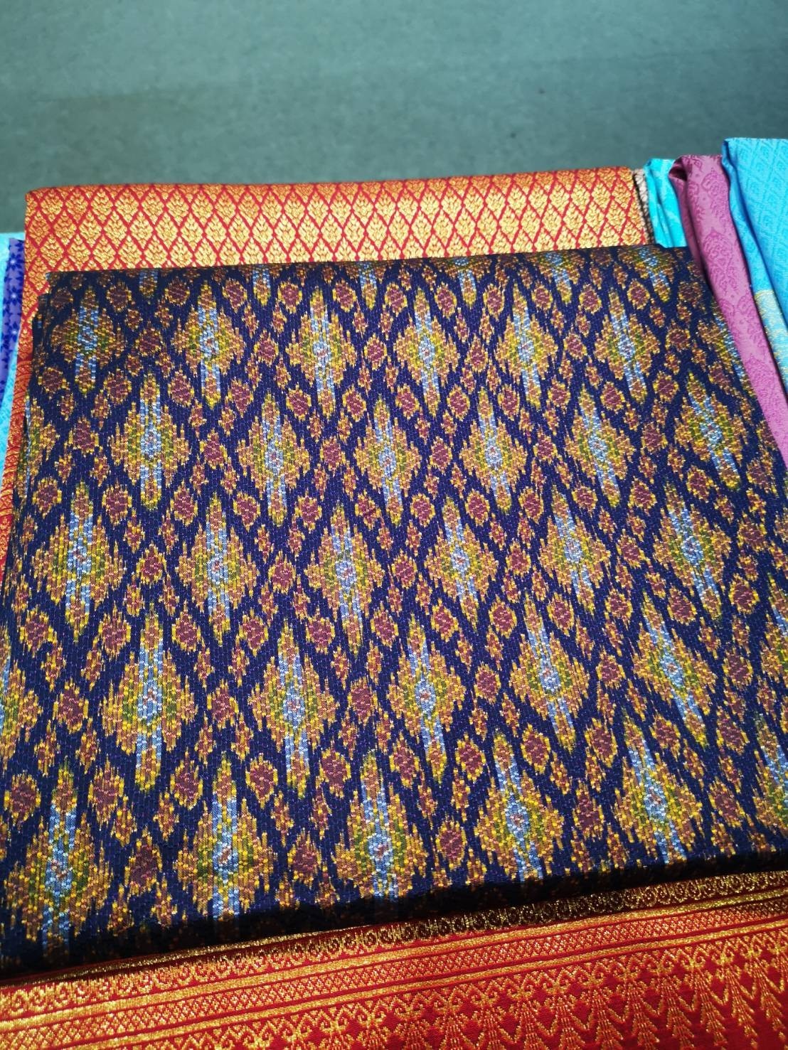 ผ้ามัดหมี่ยกดอก