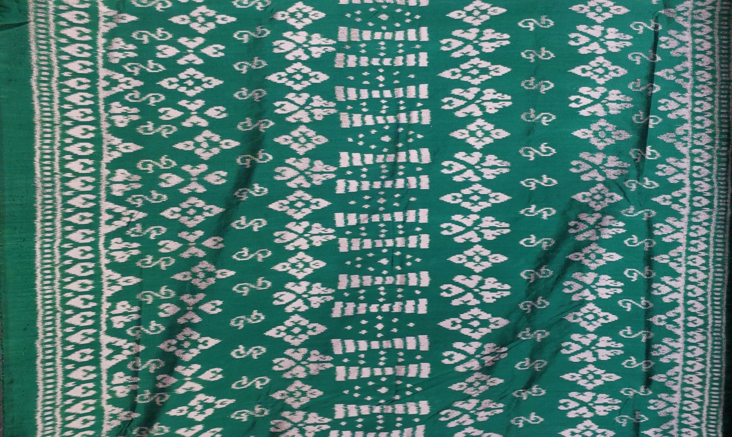 ผ้าไหมลายพระราชทานลายดอกรักราชกัญญา