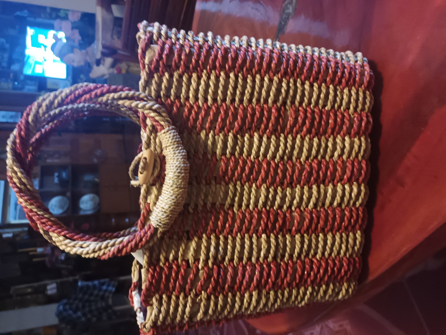 กระเป๋าถือจากใบหญ้าแฝก