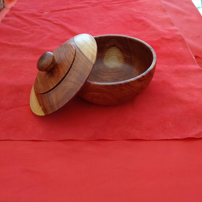 ขันน้ำมีฝา