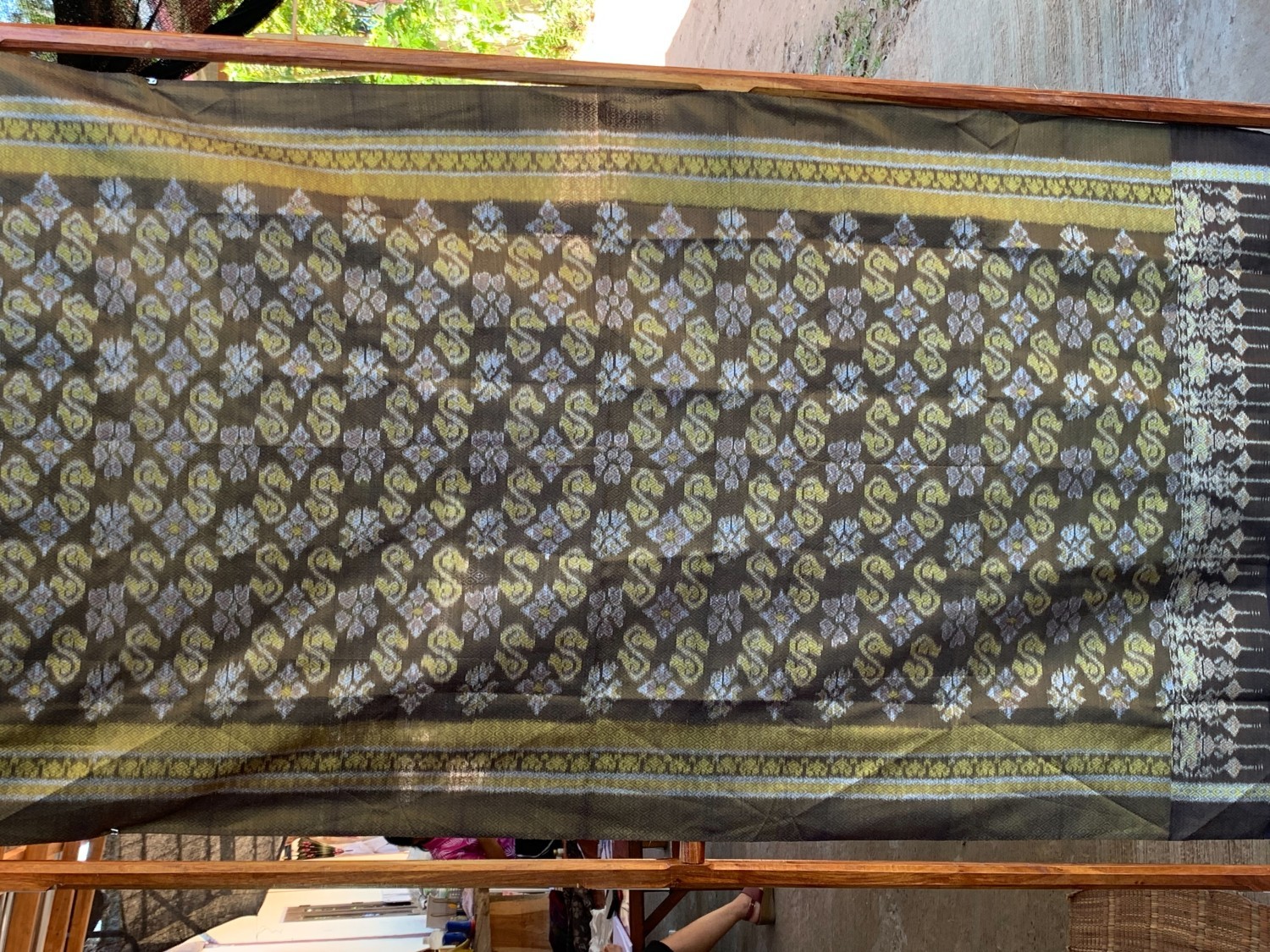 ผ้าไหมลายดอกรักราชกัญญา