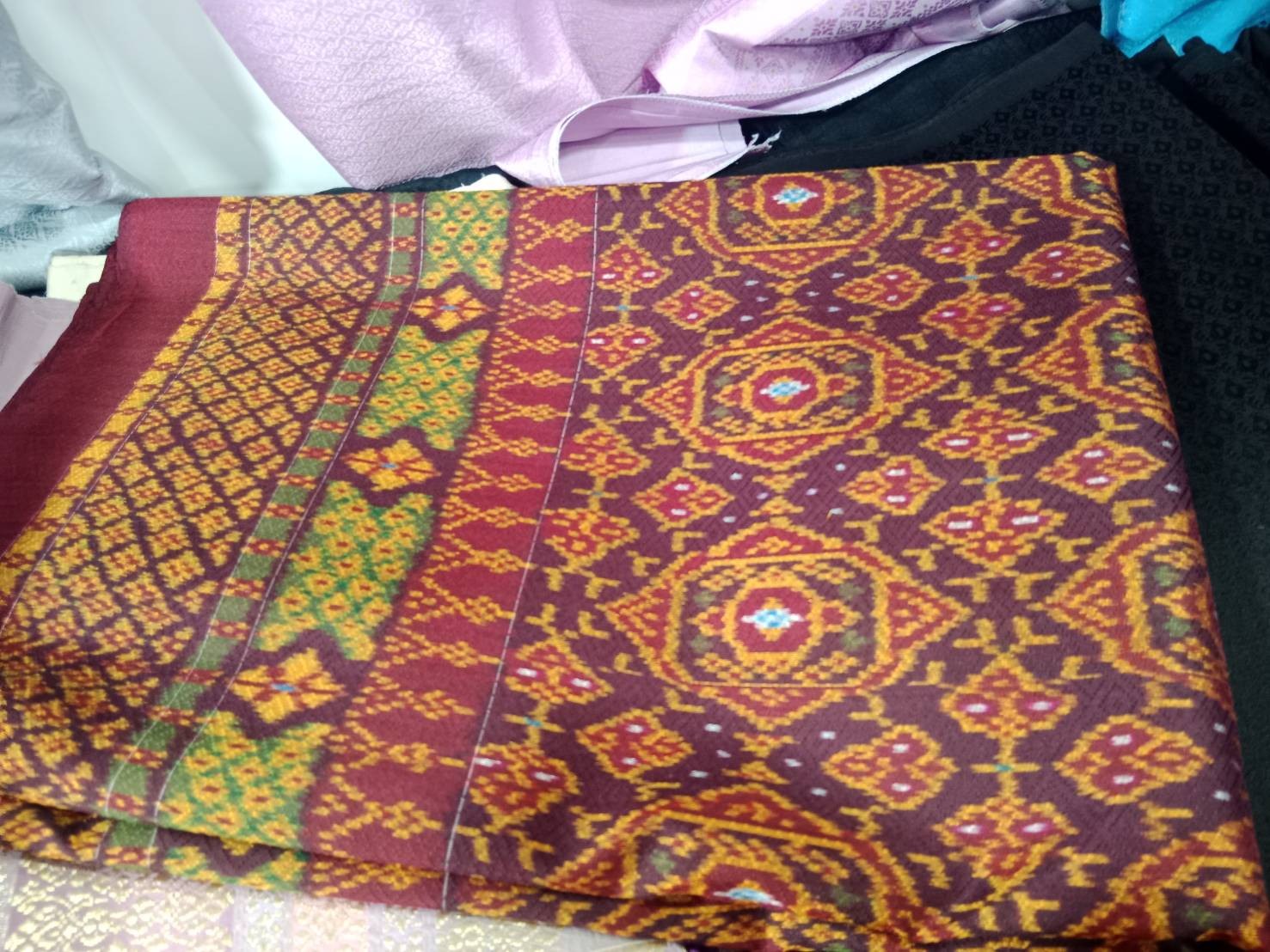 ผ้าไหมมัดหมี่ลูกแก้วหน้านาง