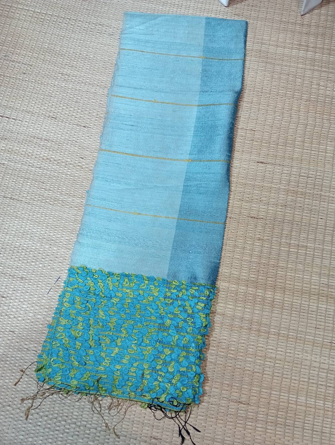 ผ้าคลุมไหล่ไหม เชิงปุกปุย