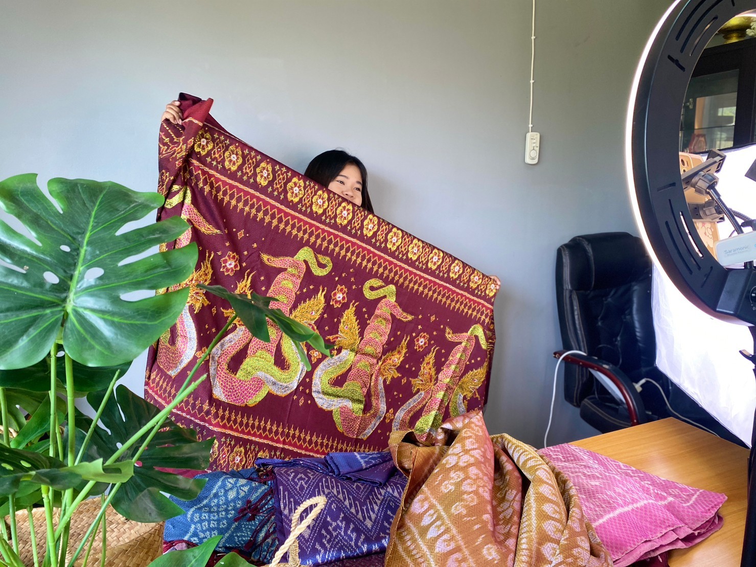 ผ้าไหมสวย อัมทนา