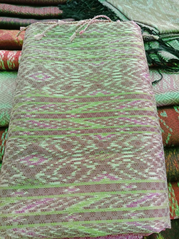 กลุ่มทอผ้าไหมสตรีสระเต่าลำดวนทักษิณ