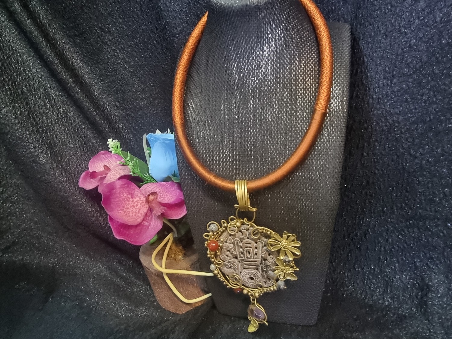 สร้อยไหมจี้หยก