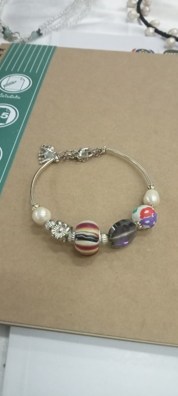 ข้อมือหินสีมีปล่องเงา