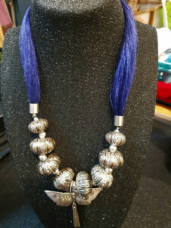 สร้อยไหมสีน้ำเงินจี้เงิน