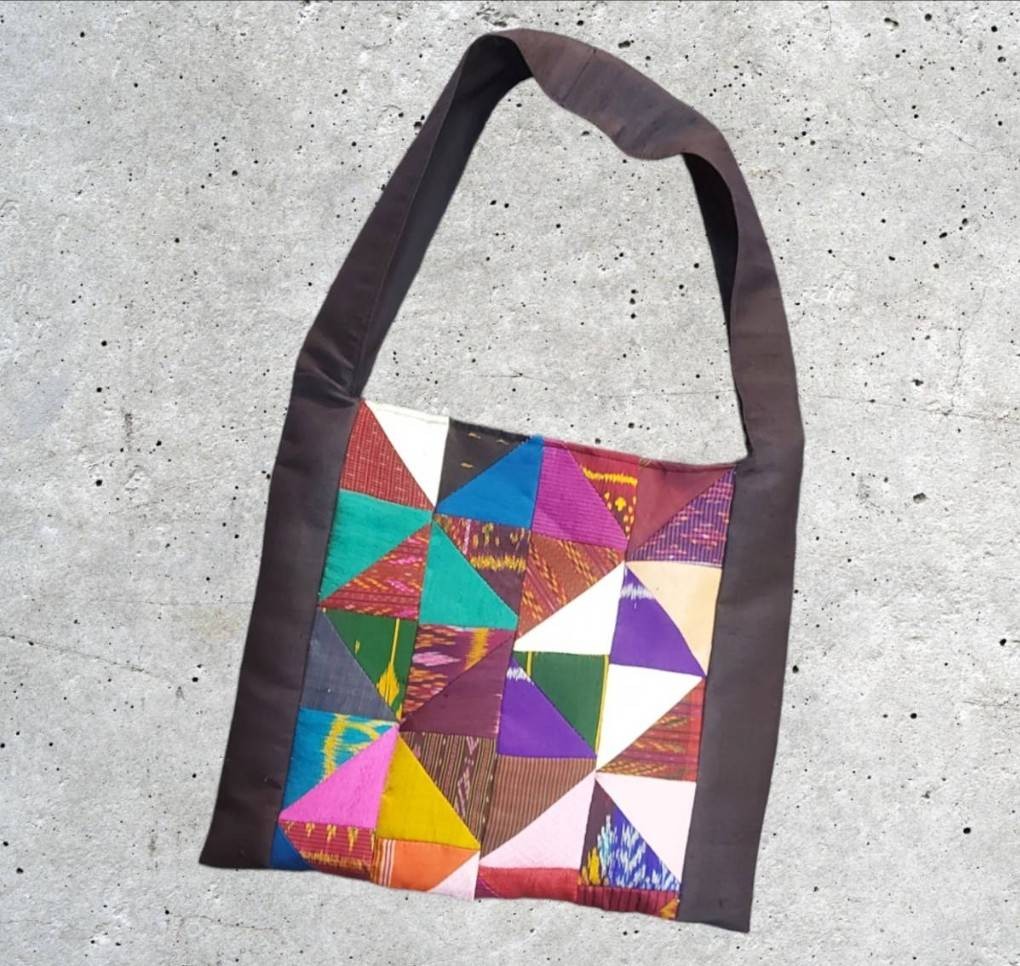 ย่ามไหมต่อลาย