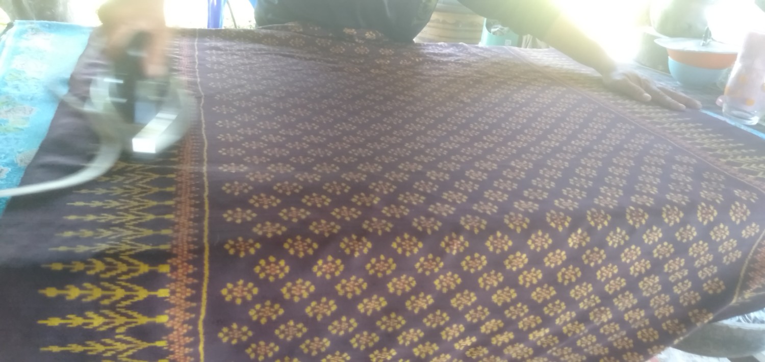 ผ้ามัดหมี่ลายดอกดาวเรือง