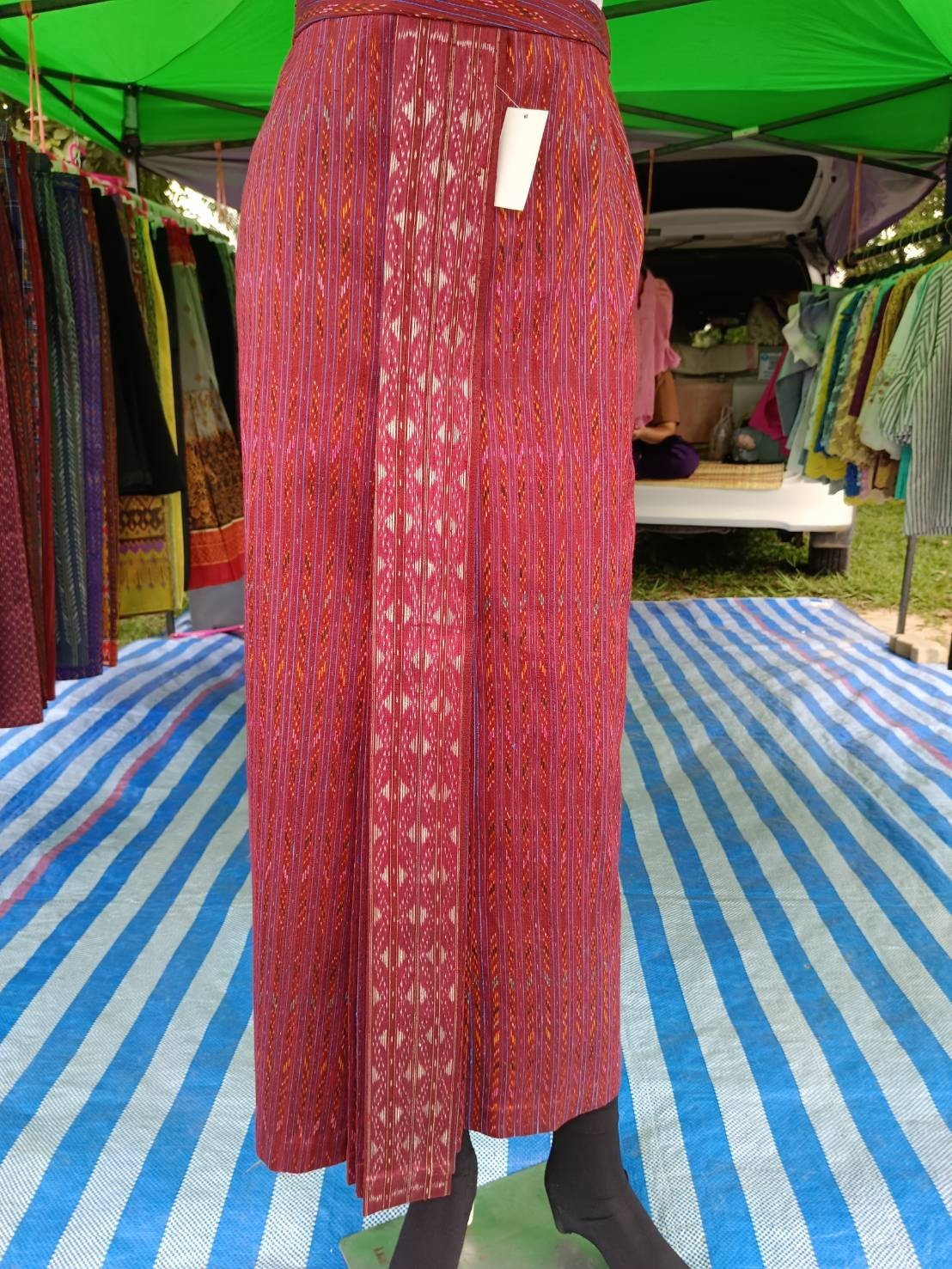 ผ้าไหมโฮลสุรินทร์ตัดสำเร็จ จีบหน้านาง 2 ตะกอ ซับผ้ากาวอย่างดี