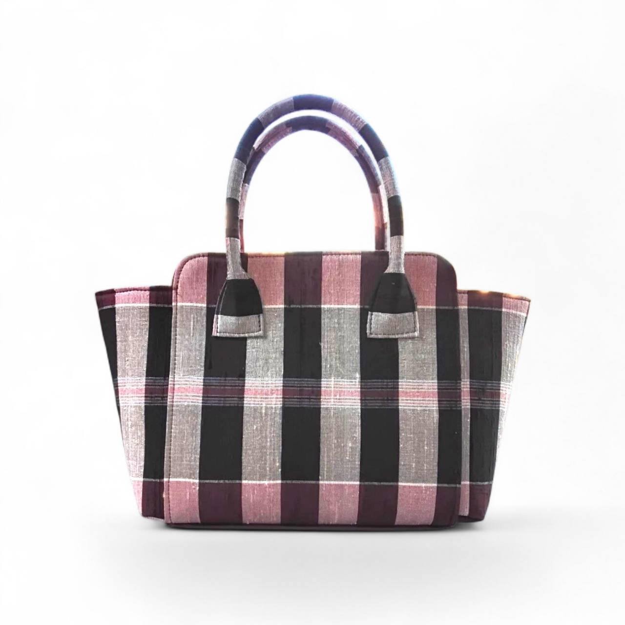 กระเป๋าผ้าไหมลายขาวม้า