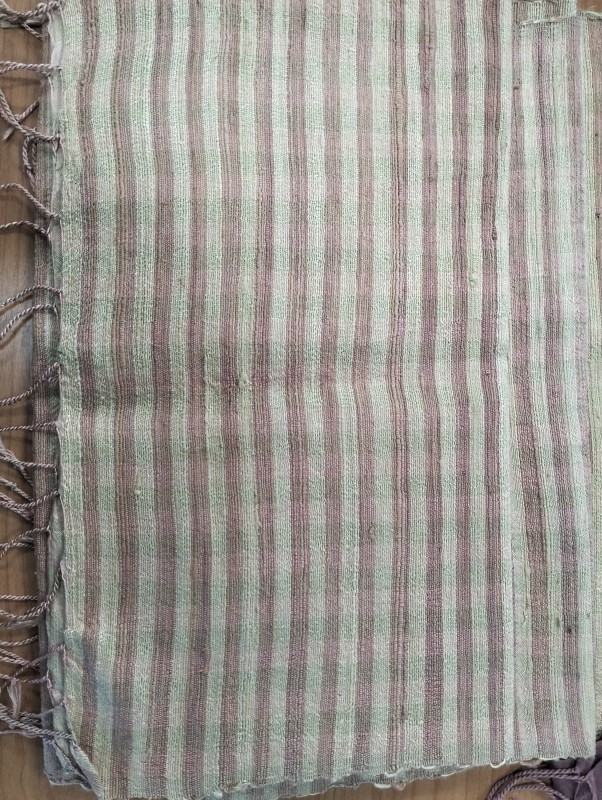 ผ้าผันคอย้อมสีธรรมชาติ