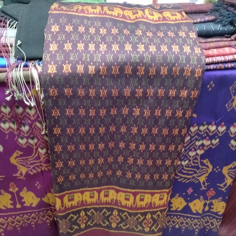 ผ้าไหมมัดหมี่