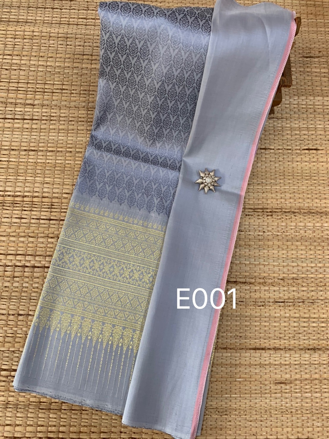 ผ้าไหมยกดอกสุรินทร์