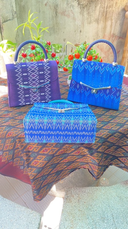 กระเป๋าลายไทย สไตล์เก๋เก๋