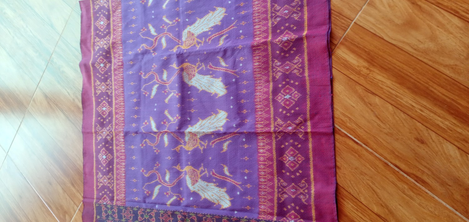 ผ้าไหมแท้ทอมือ