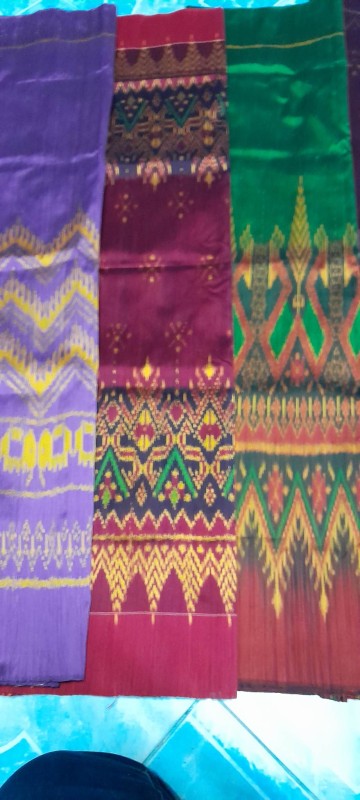 กลุ่มทอผ้าไหม บ้านระเวียง