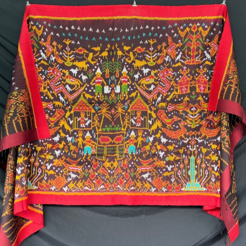 ซิ่น ผ้าไหมมัดหมี่ทอยกดอก 6ตะกอ ขนาด 1x2.20เมตร ลายปีดาล มีหน้านางชายครุย พื้นสีน้ำตาลแดงเม็ดมะขาม รหัส M2A-100-03066912 รหัสสินค้า SKU-47092