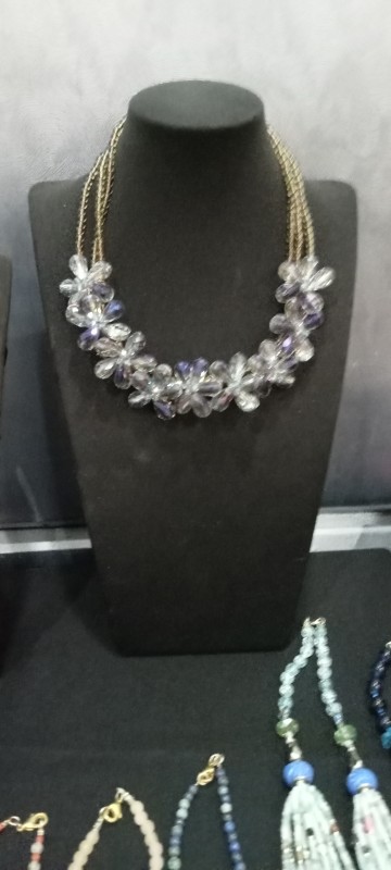 สร้อยคริสตัลสีเงา