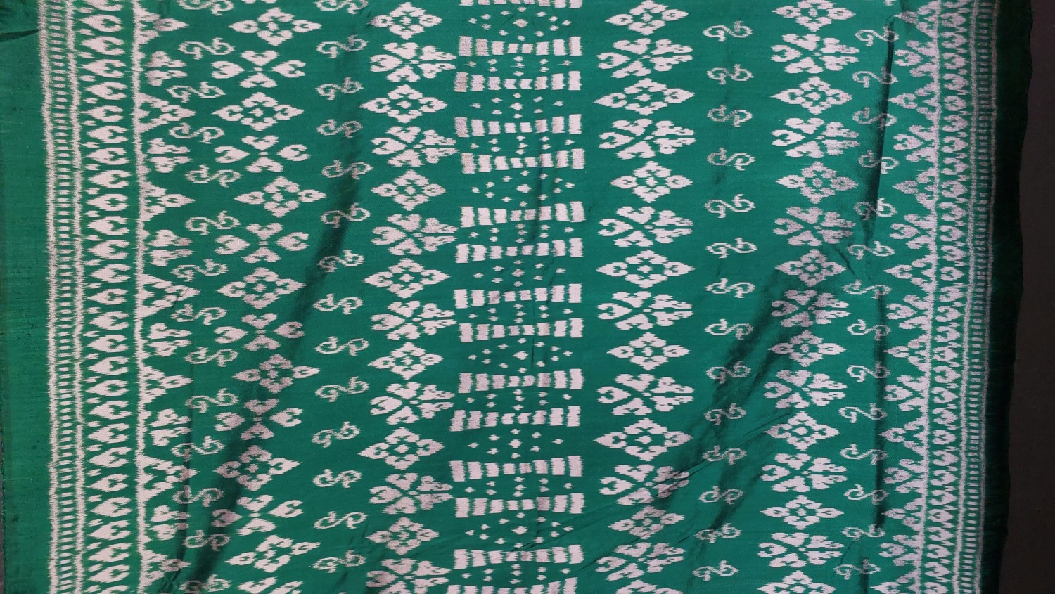 ผ้าไหมลายพระราชทานลายดอกรักราชกัญญา