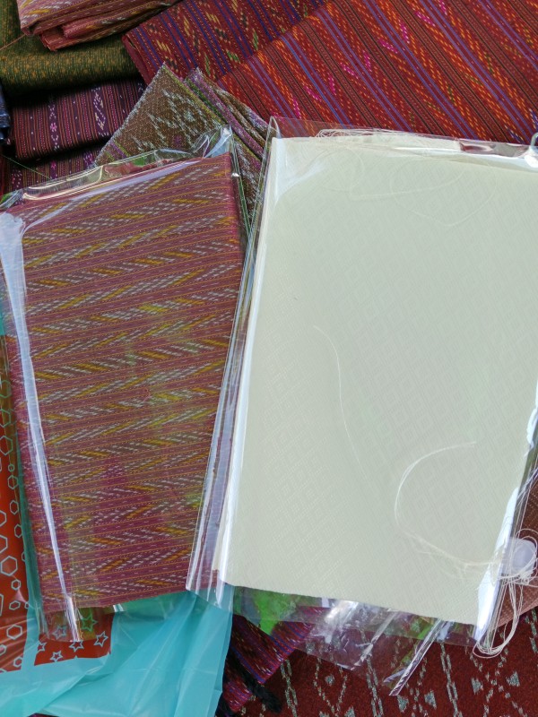 ผ้าไหมมัดหมี่ลาย