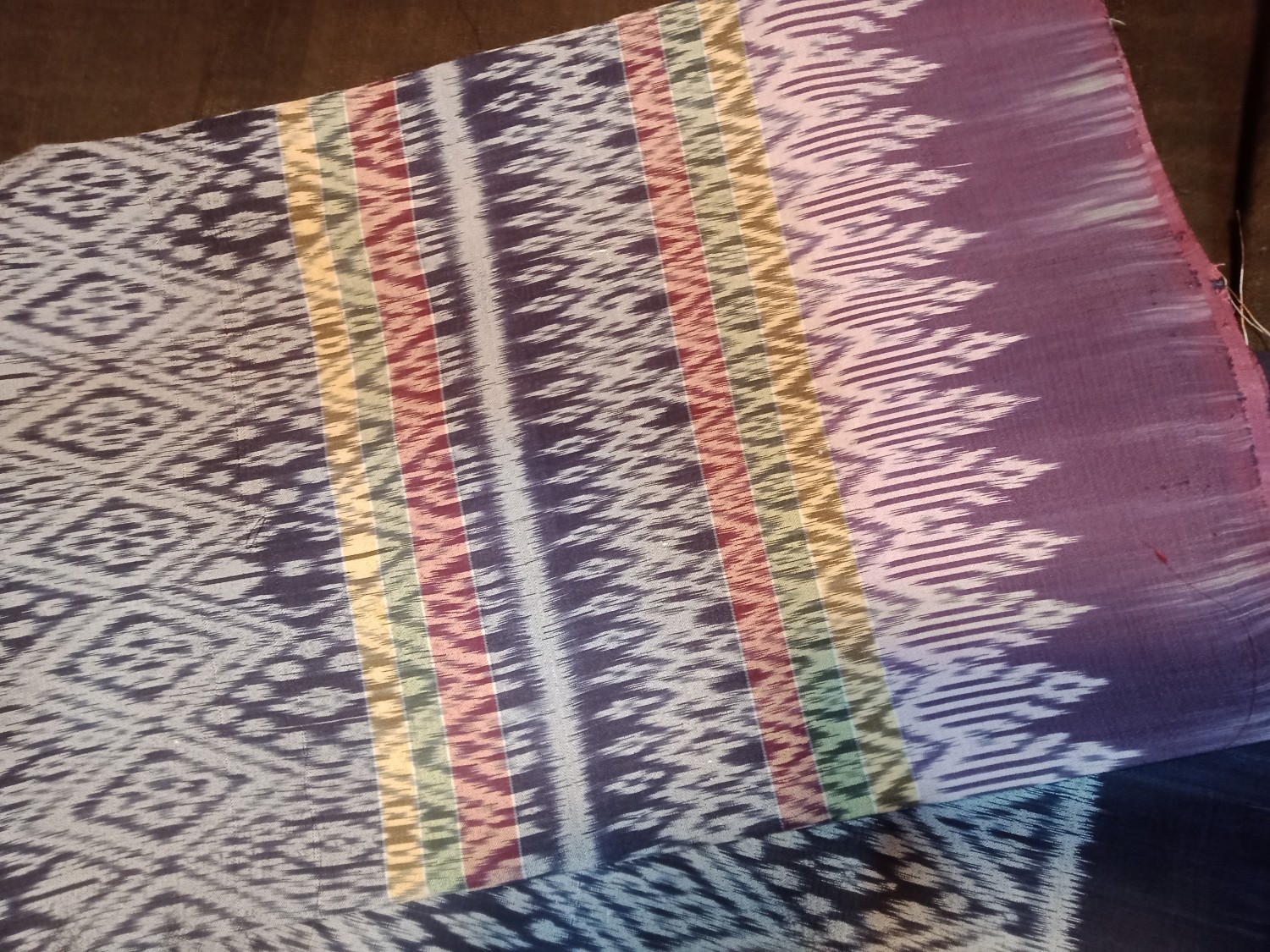 ผ้าไหม มัดหมี่ 3กอเหยียบเหาะลายมะเขือเชิงริัว