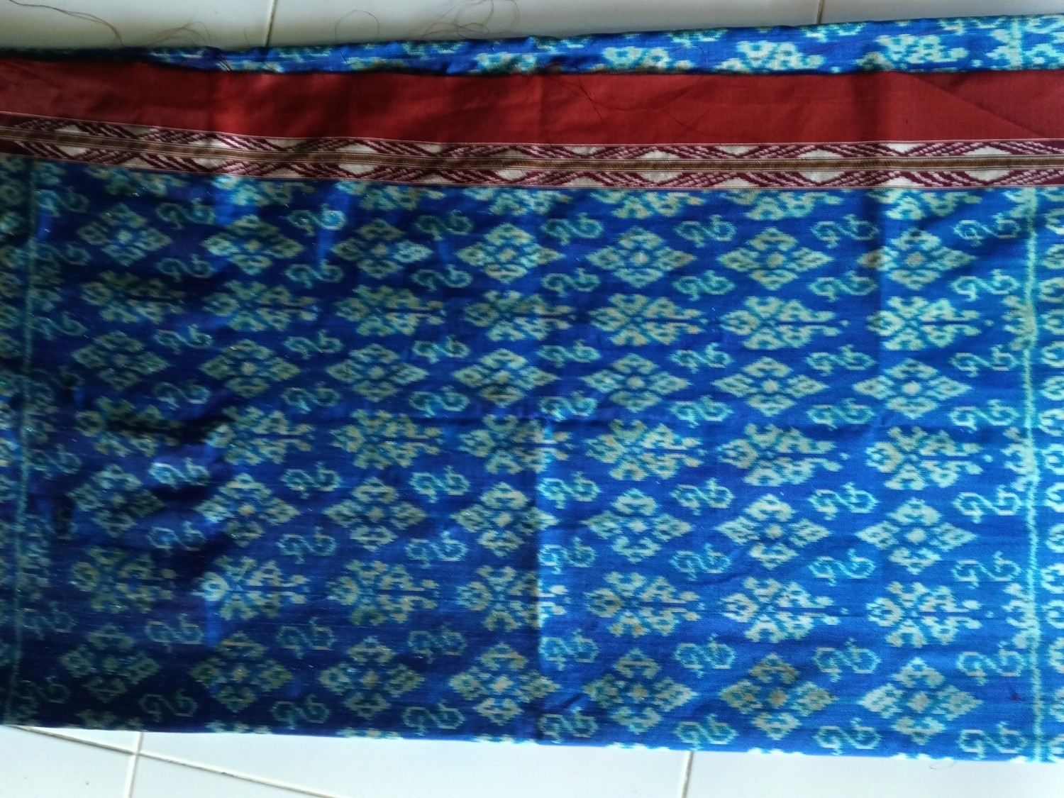 ผ้าไหมลายดอกรักราชกัญญา ย้อมสีธรรมชาติ