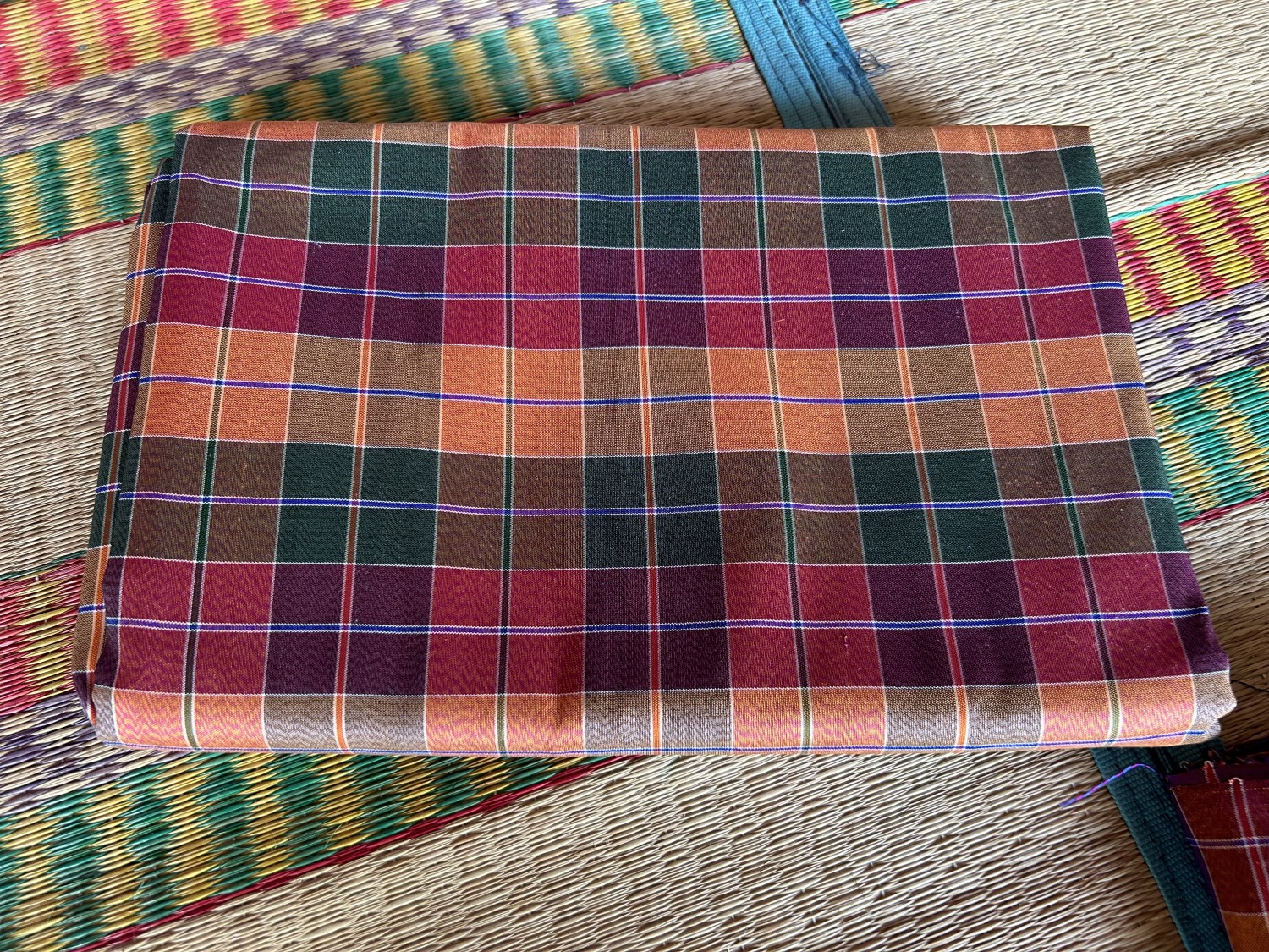 ผ้าไหมลายตาราง