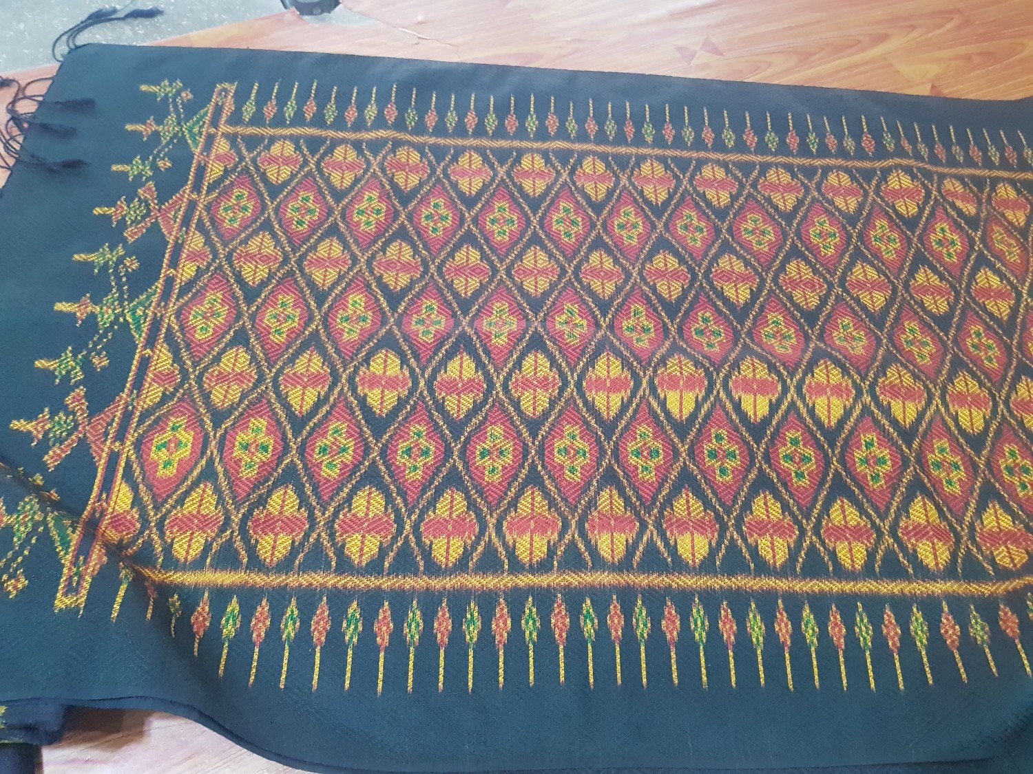 ผ้าคลุมไหล่มัดหมี่