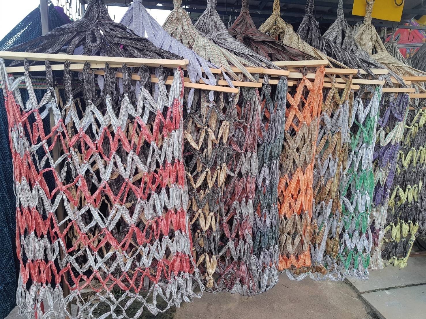 เปลถักมีไม้