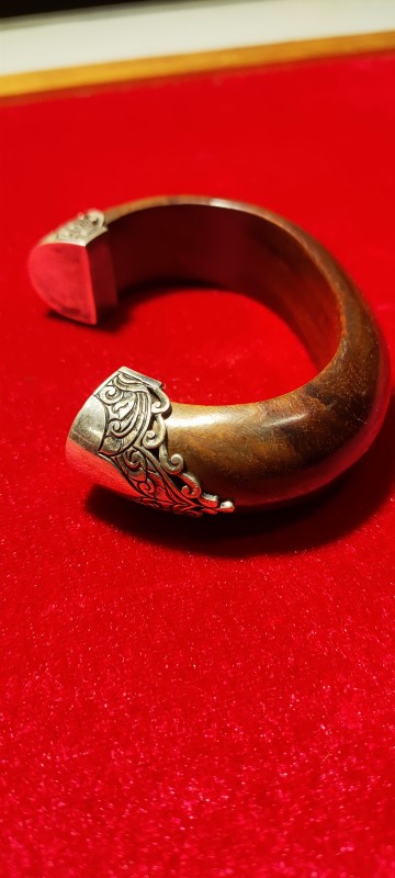 กำไลไม้มงคล