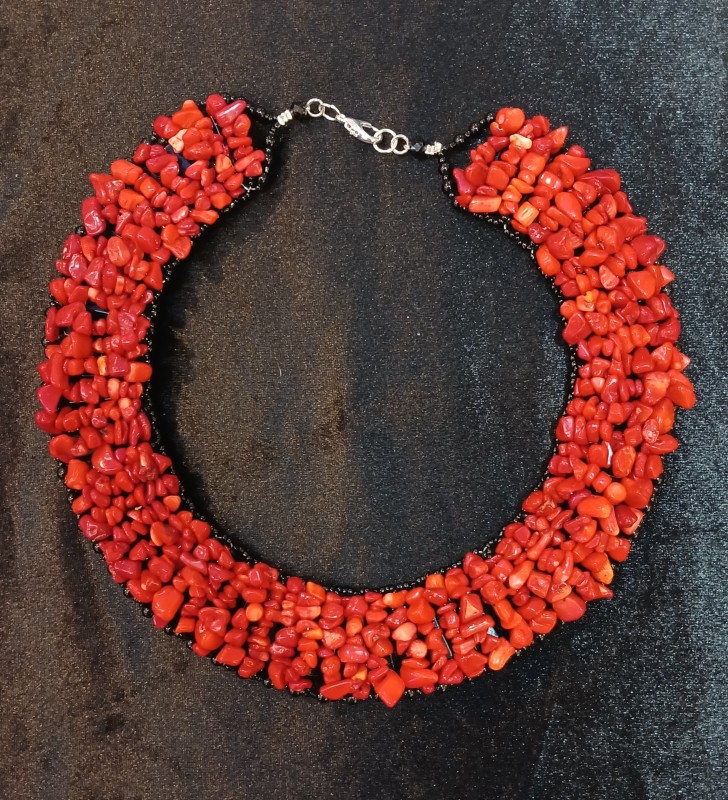 สร้อยระนาดเกล็ดปะการังแดง