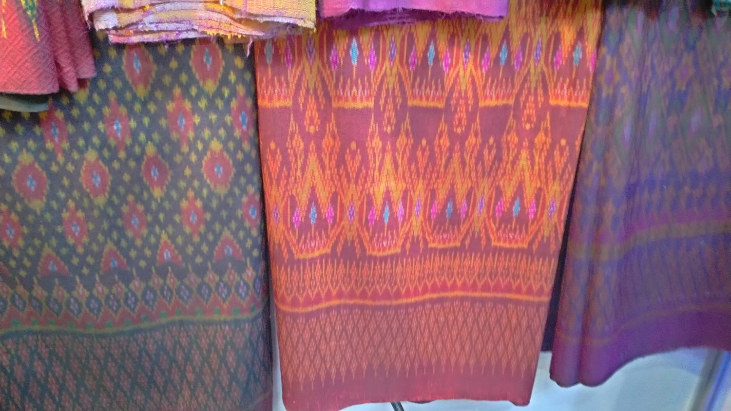 ผ้าไหมมัดหมี่