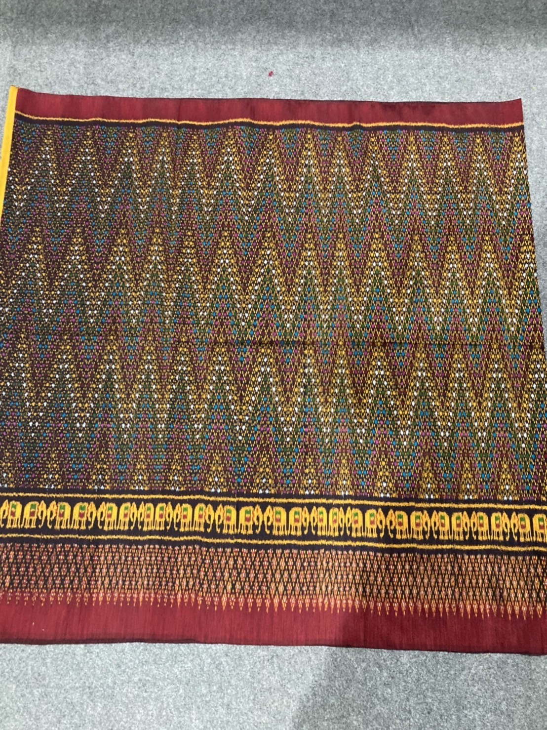 ผ้าไหมมัดหมี่ลายร้อยดาว