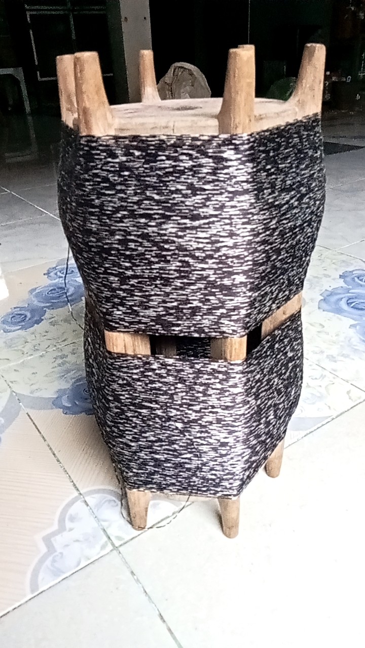 ผ้าไหมมัดหมี่ บ.กันจารย์ ต.เมืองที