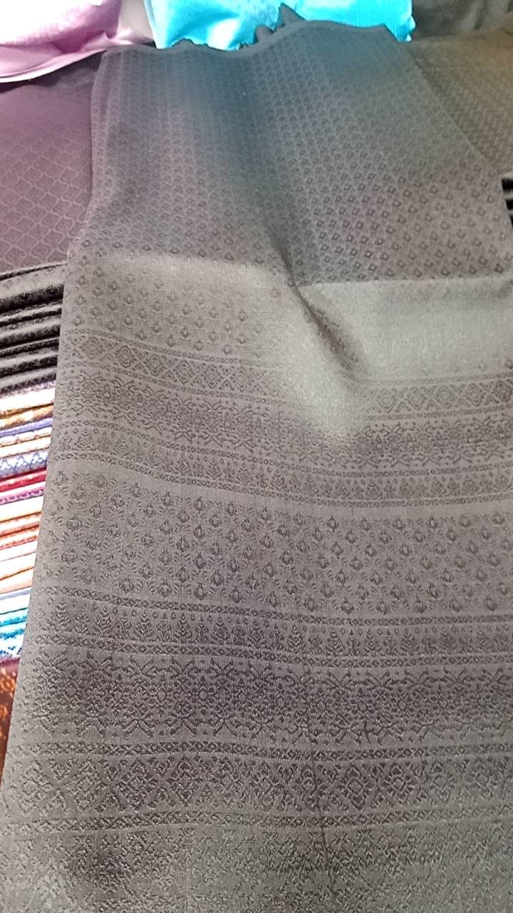 ผ้าไหมยกดอก