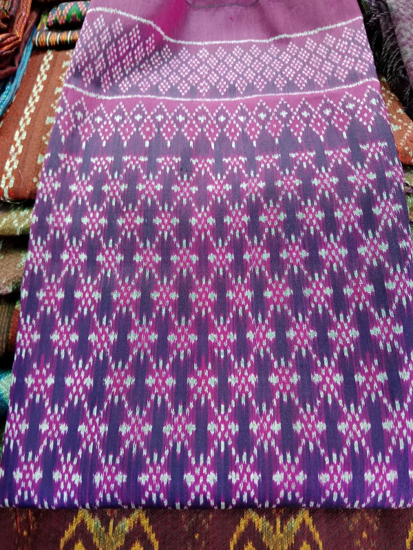 ผ้าไหมมัดหมี่ลาย