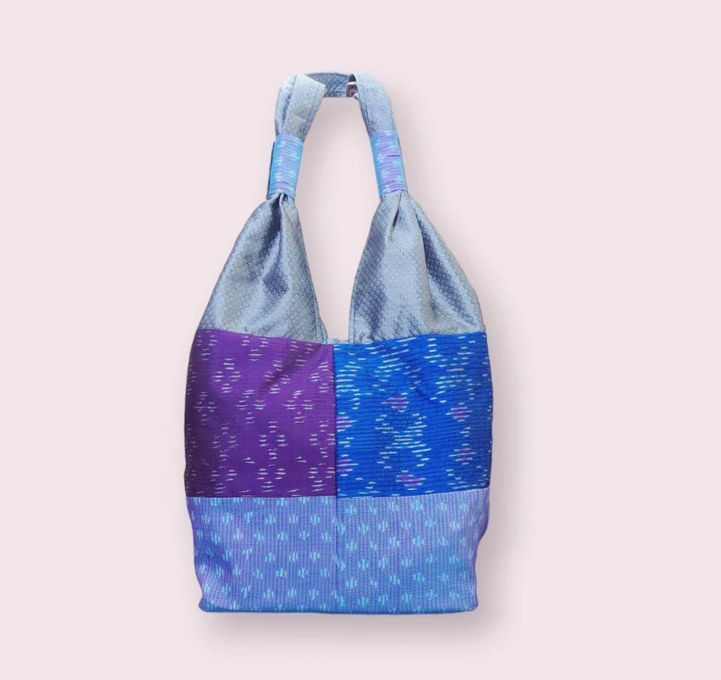 กระเป๋าย่ามผ้าไหมแท้ต่อลาย